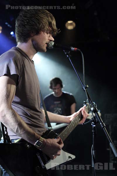 DINOSAUR PILE UP - 2009-04-16 - PARIS - La Maroquinerie - 